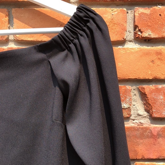 Babaton Aritzia Rodrigo Blouse Off Shoulder - Picture 3 of 4